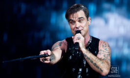 „God bless Robbie Williams“